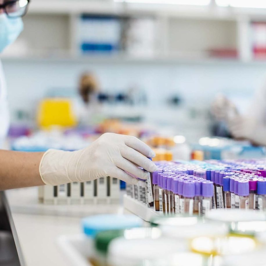 Scientists-working-in-the-laboratory-aspect-ratio-1600-975